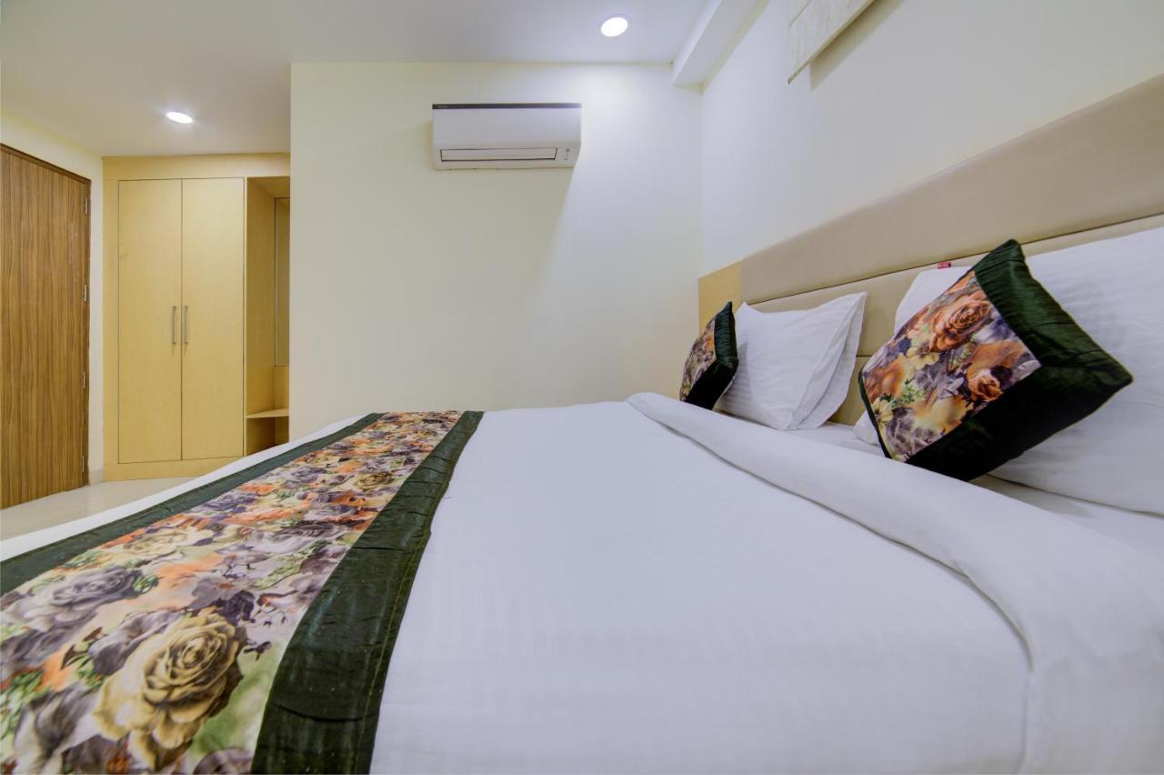 Hotel D'Capitol - Delhi Airport New Delhi Exterior photo