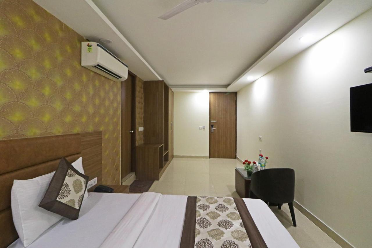 Hotel D'Capitol - Delhi Airport New Delhi Exterior photo