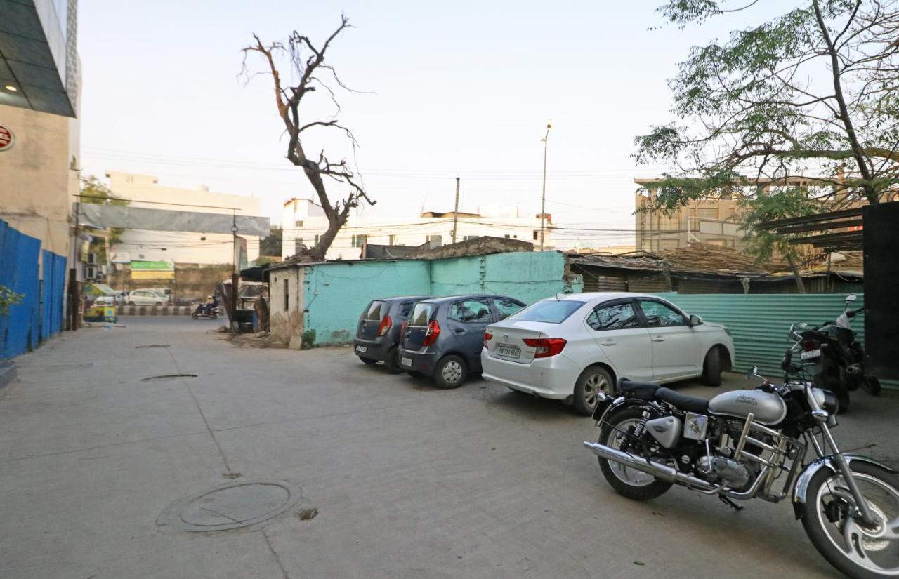 Hotel D'Capitol - Delhi Airport New Delhi Exterior photo