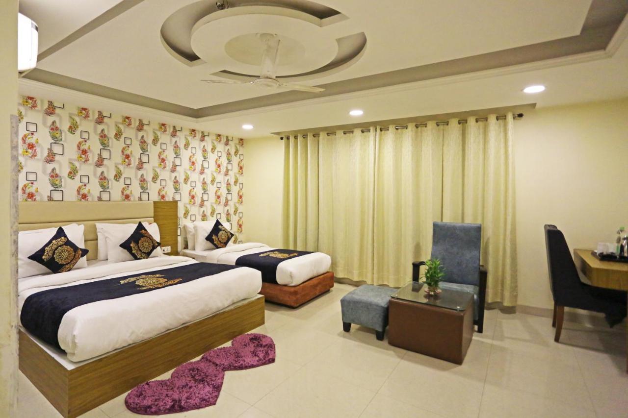 Hotel D'Capitol - Delhi Airport New Delhi Exterior photo