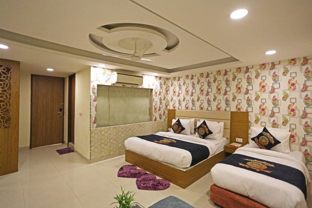 Hotel D'Capitol - Delhi Airport New Delhi Exterior photo