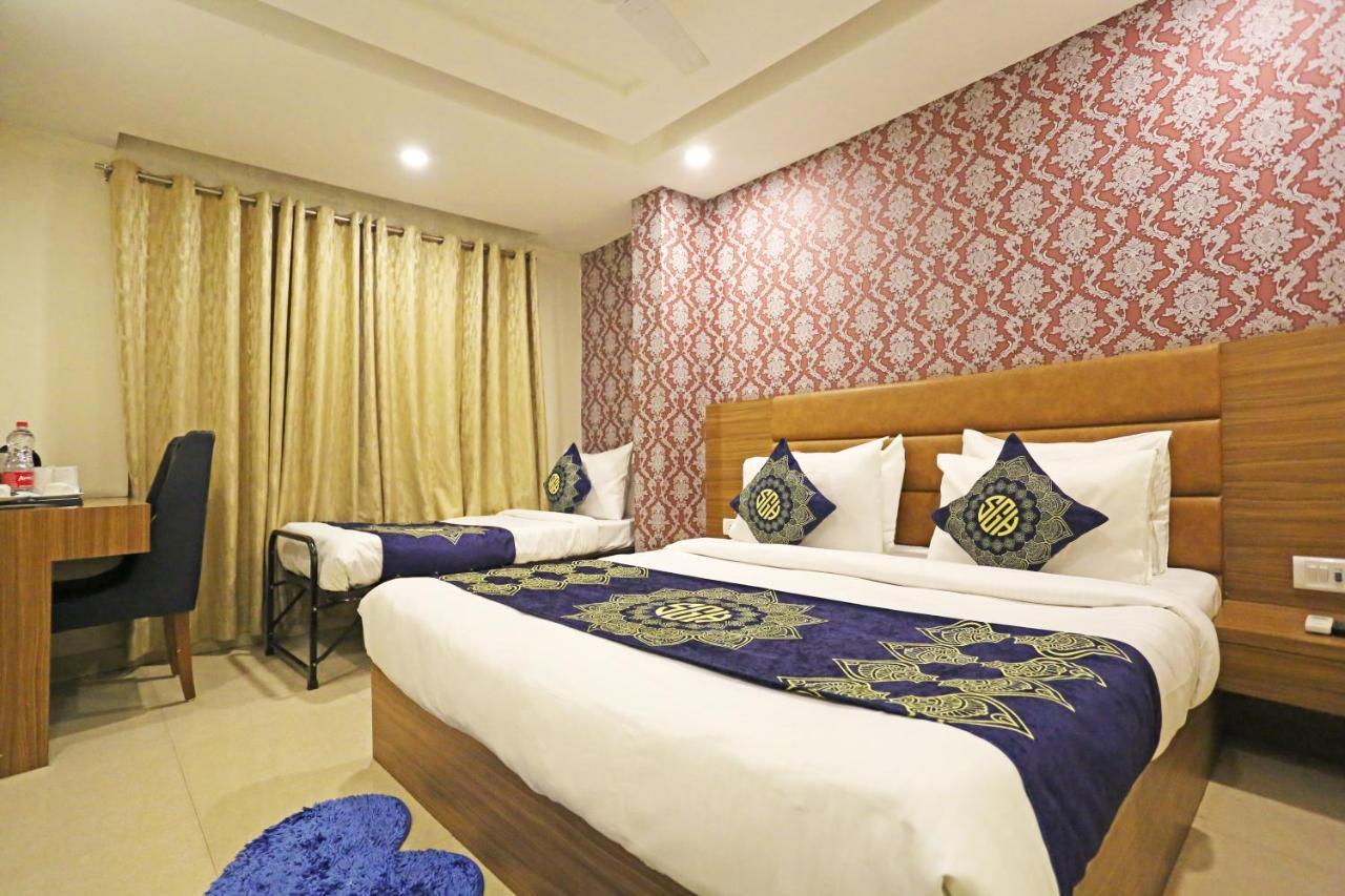 Hotel D'Capitol - Delhi Airport New Delhi Exterior photo