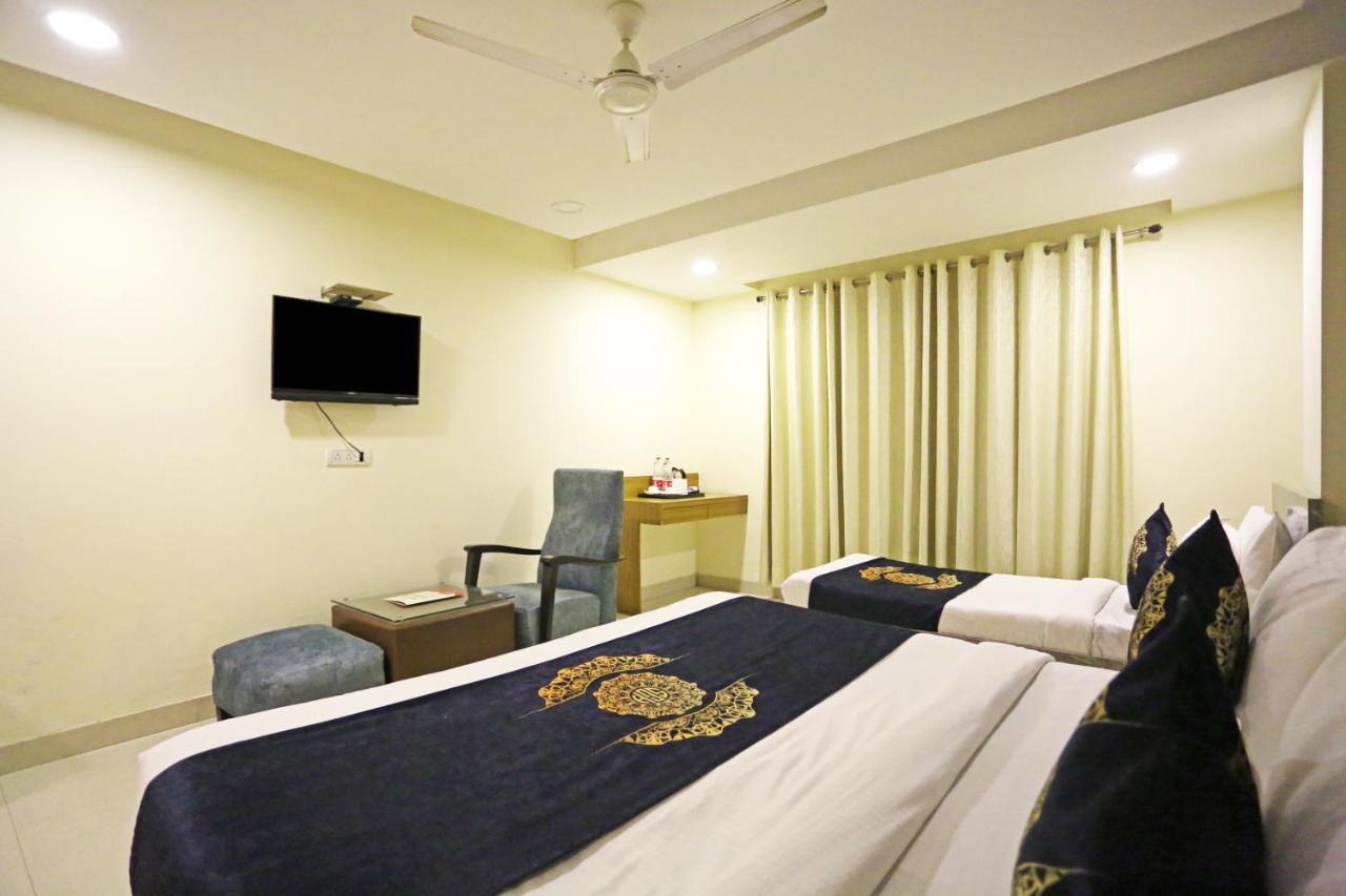 Hotel D'Capitol - Delhi Airport New Delhi Exterior photo