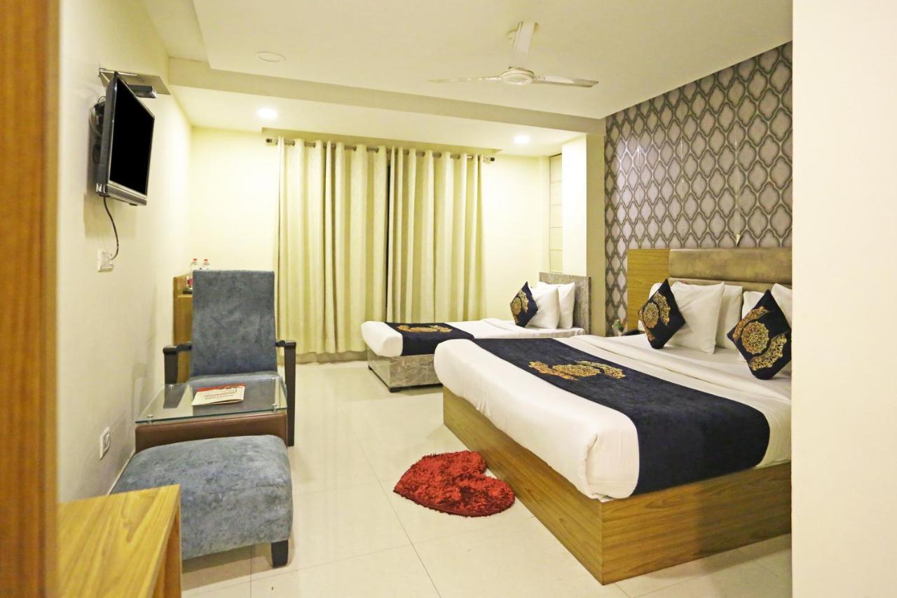 Hotel D'Capitol - Delhi Airport New Delhi Exterior photo