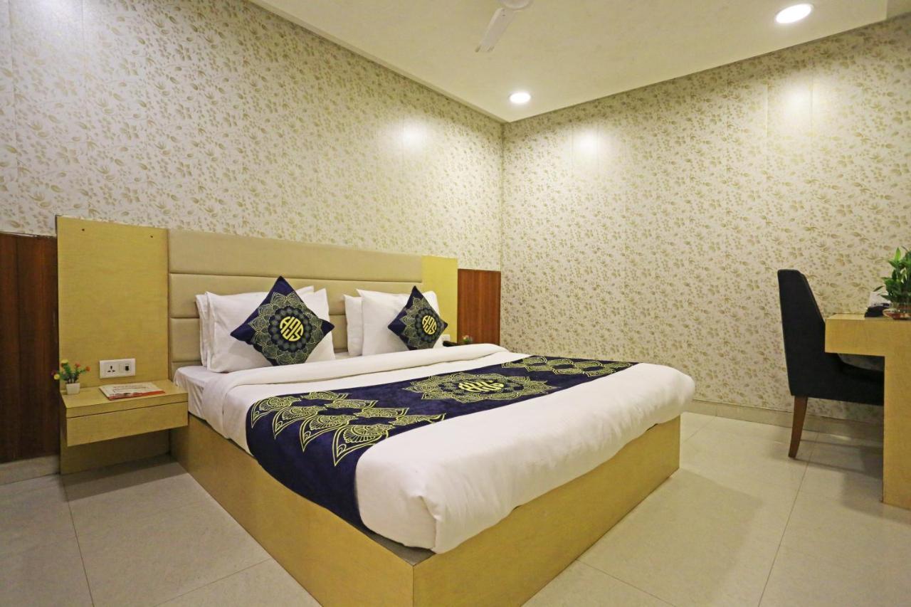 Hotel D'Capitol - Delhi Airport New Delhi Exterior photo